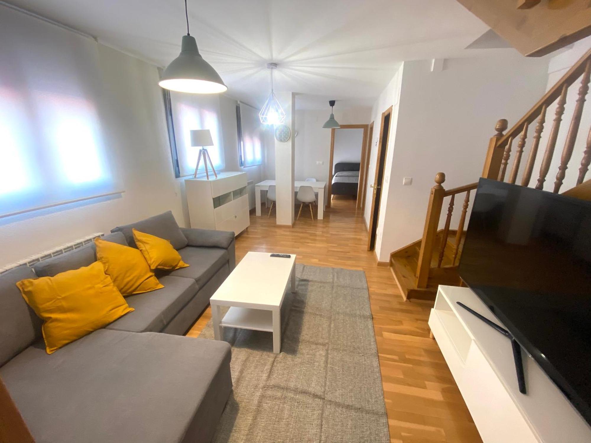Apartamento Centrico Con Garaje Jaca Eksteriør bilde